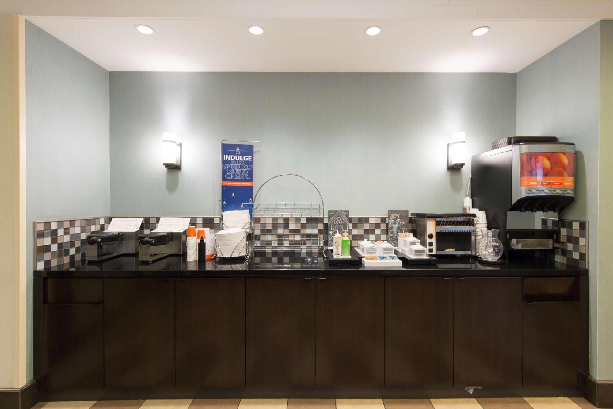 Hampton Inn Плімут-Мітінґ Екстер'єр фото